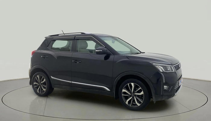 2019 Mahindra XUV300 W8 (O) 1.5 DIESEL, Diesel, Manual, 92,508 km, Right Front Diagonal