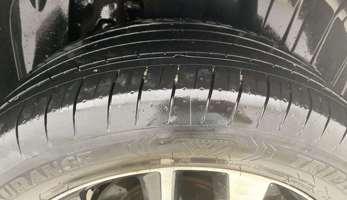 2019 Mahindra XUV300 W8 (O) 1.5 DIESEL, Diesel, Manual, 92,508 km, Left Rear Tyre Tread