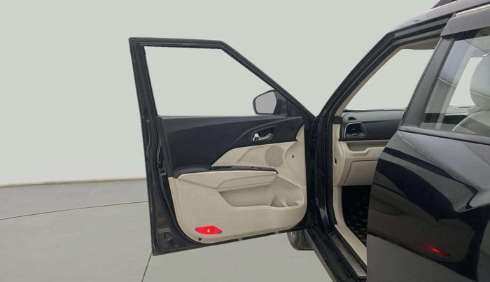 2019 Mahindra XUV300 W8 (O) 1.5 DIESEL, Diesel, Manual, 92,508 km, LHS Front Door