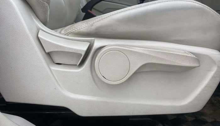 2019 Mahindra XUV300 W8 (O) 1.5 DIESEL, Diesel, Manual, 92,508 km, Driver Side Adjustment Panel