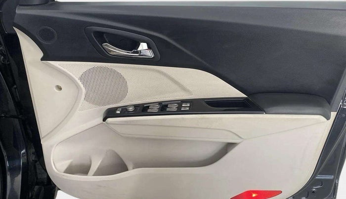 2019 Mahindra XUV300 W8 (O) 1.5 DIESEL, Diesel, Manual, 92,508 km, Driver Side Door Panels Control