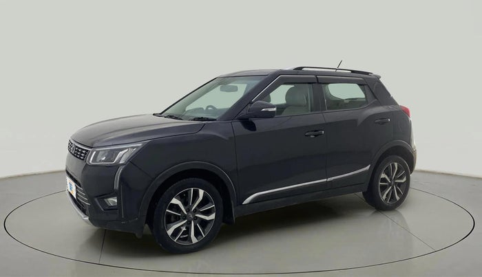 2019 Mahindra XUV300 W8 (O) 1.5 DIESEL, Diesel, Manual, 92,508 km, Left Front Diagonal