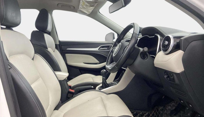 2022 MG ASTOR SHARP 1.5 MT, Petrol, Manual, 36,699 km, Right Side Front Door Cabin