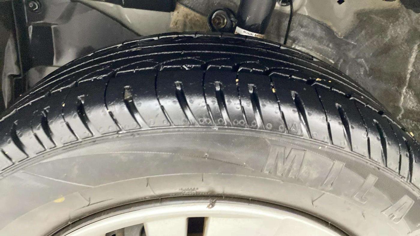 2020 Honda Amaze 1.2L I-VTEC S, CNG, Manual, 98,754 km, Left Front Tyre Tread
