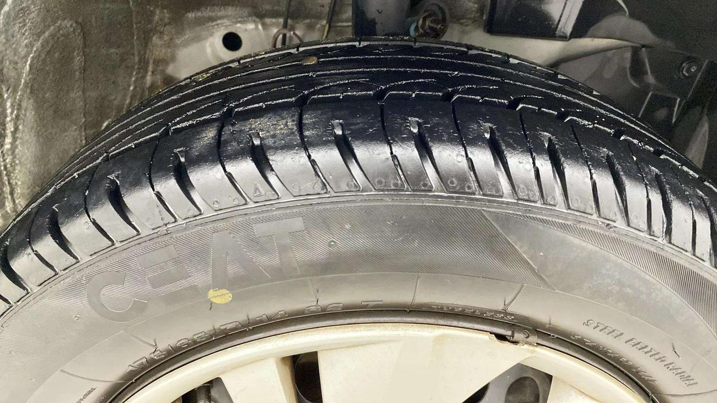 2020 Honda Amaze 1.2L I-VTEC S, CNG, Manual, 98,754 km, Right Front Tyre Tread