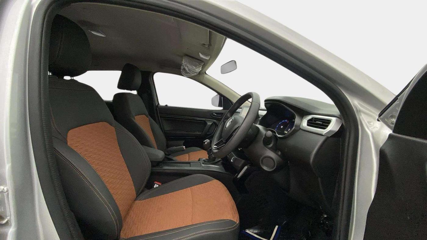 2024 Renault Kiger RXT (O) MT, Petrol, Manual, 7,303 km, Right Side Front Door Cabin