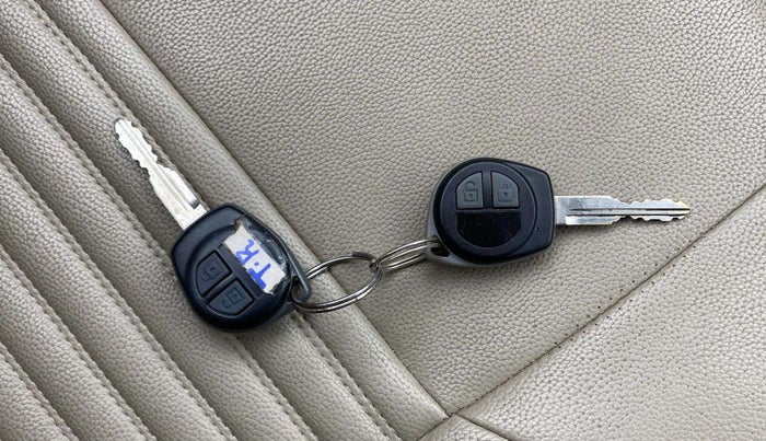 2015 Maruti Swift Dzire VDI, Diesel, Manual, 59,011 km, Key Close Up