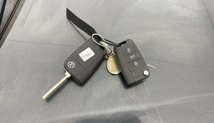 2022 Volkswagen TAIGUN HIGHLINE 1.0 TSI MT, Petrol, Manual, 7,639 km, Key Close Up