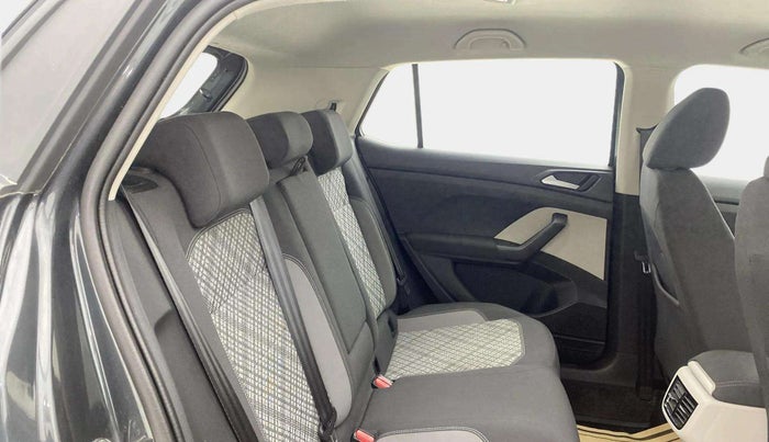 2022 Volkswagen TAIGUN HIGHLINE 1.0 TSI MT, Petrol, Manual, 7,639 km, Right Side Rear Door Cabin