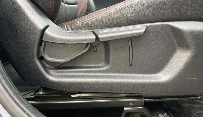 2021 Hyundai VENUE SX PLUS 1.0 TURBO DCT, Petrol, Automatic, 76,733 km, Driver Side Adjustment Panel