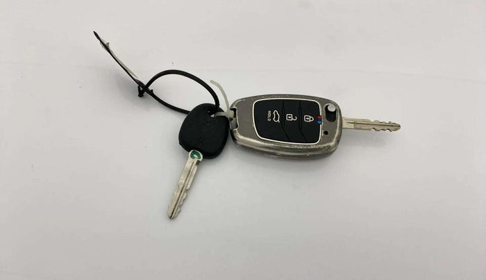 2024 Hyundai GRAND I10 NIOS ERA 1.2 KAPPA VTVT, Petrol, Manual, 12,887 km, Key Close Up