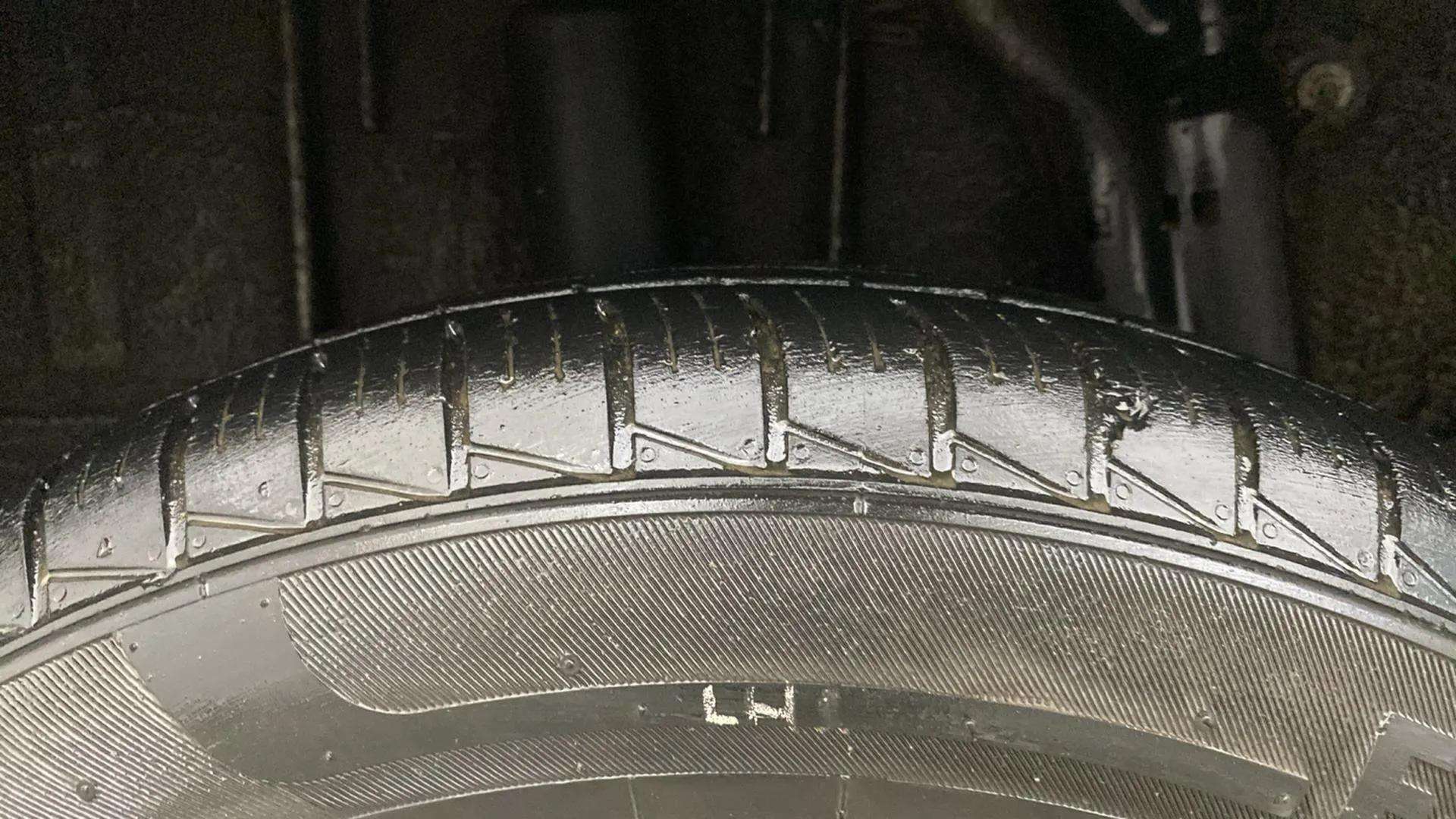 RHS-Rear-Tyre-Tread-19