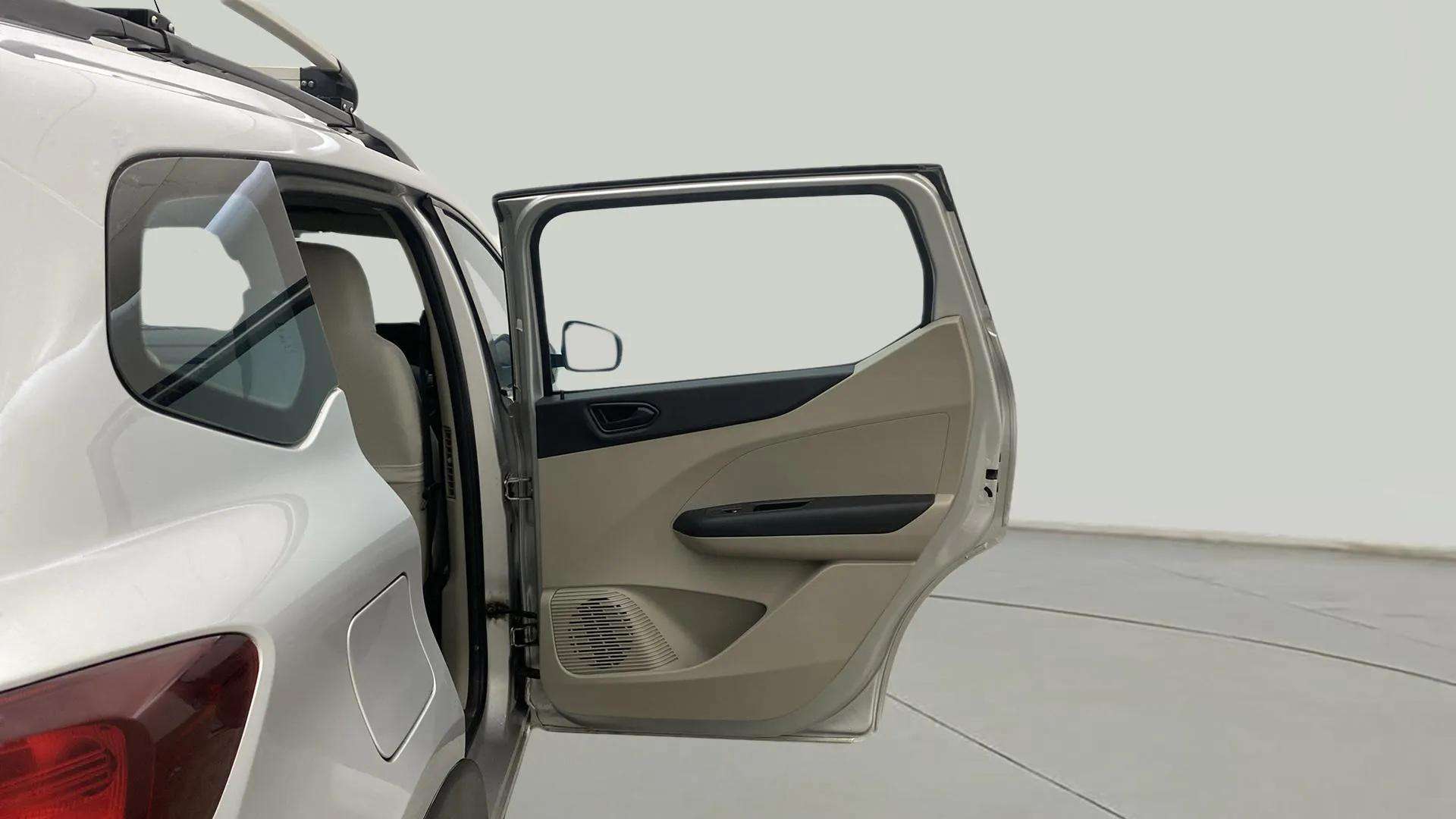 RHS-Rear-Door-Open-33