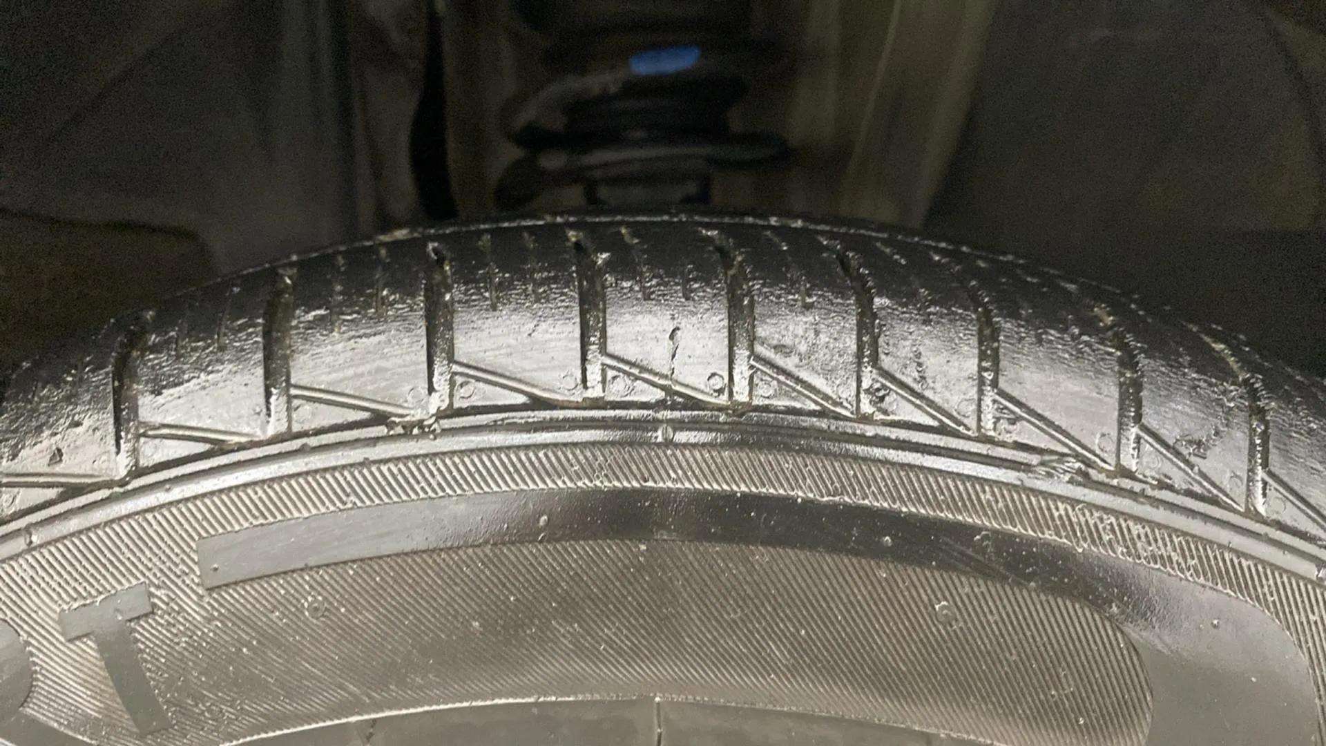 RHS-Front-Tyre-Tread-18