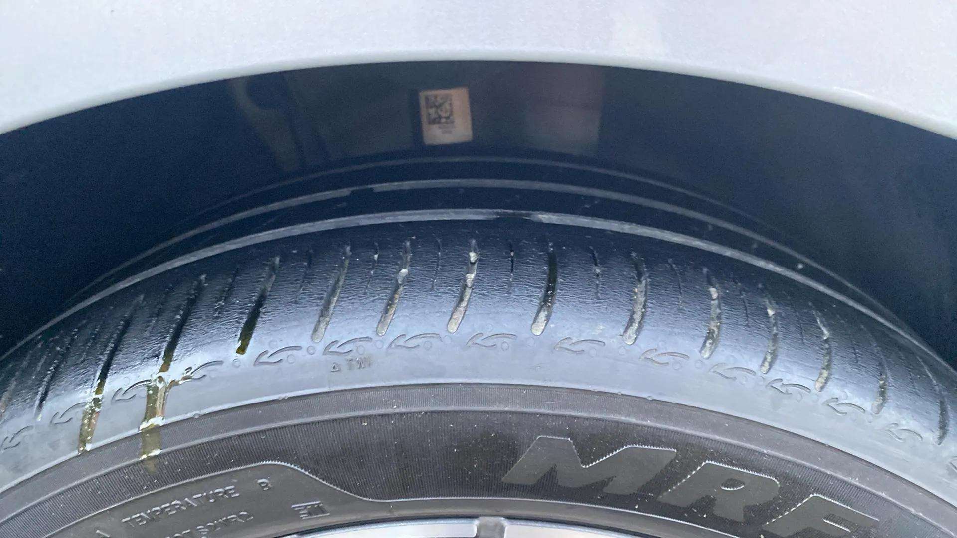 RHS-Front-Tyre-Tread-18