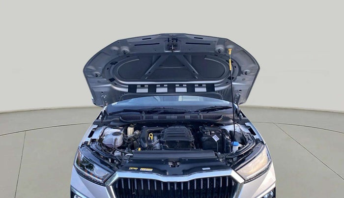 2022 Skoda SLAVIA STYLE 1.0L TSI MT, Petrol, Manual, 31,600 km, Open Bonet