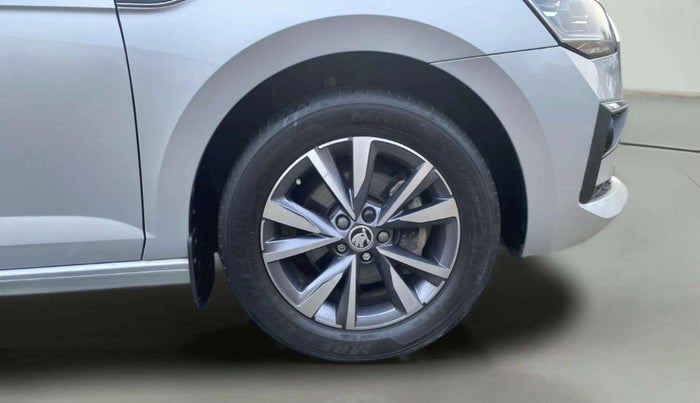 2022 Skoda SLAVIA STYLE 1.0L TSI MT, Petrol, Manual, 31,600 km, Right Front Wheel