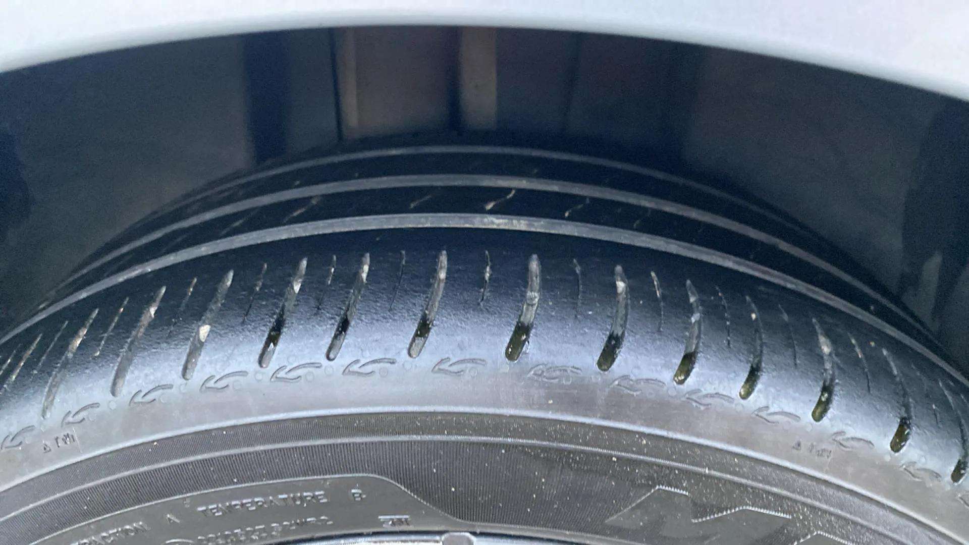 RHS-Rear-Tyre-Tread-19