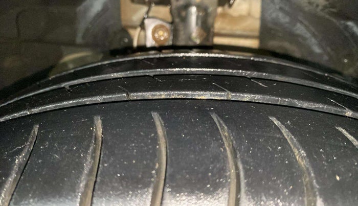 2019 Ford FREESTYLE TITANIUM 1.2 PETROL, Petrol, Manual, 1,13,353 km, Right Front Tyre Tread
