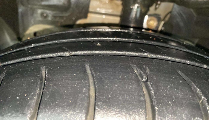 2019 Ford FREESTYLE TITANIUM 1.2 PETROL, Petrol, Manual, 1,13,353 km, Left Front Tyre Tread