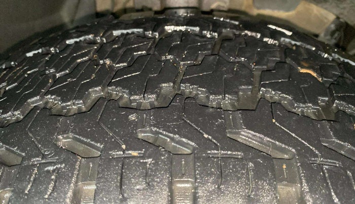 2012 Renault Duster 85 PS RXL DIESEL, Diesel, Manual, 1,31,453 km, Right Front Tyre Tread
