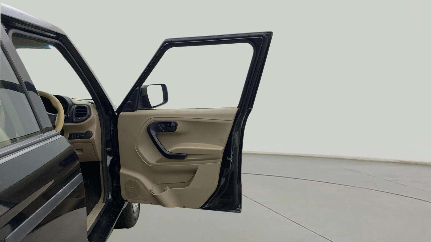 2021 Mahindra BOLERO NEO N 4, Diesel, Manual, 51,533 km, RHS Front Door