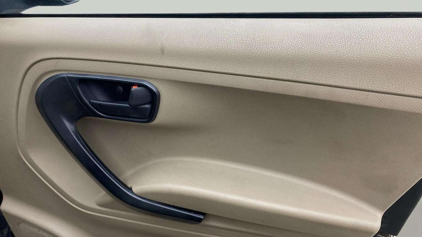 2021 Mahindra BOLERO NEO N 4, Diesel, Manual, 51,533 km, Driver Side Door Panels Control