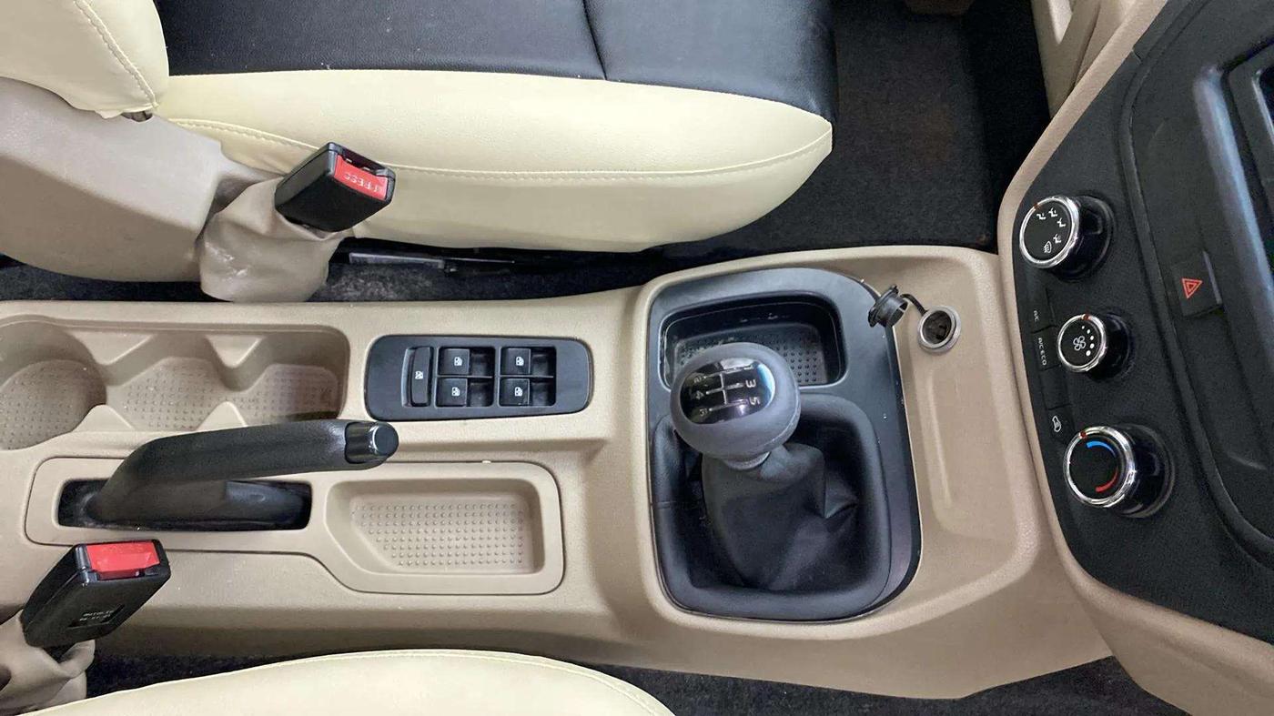 2021 Mahindra BOLERO NEO N 4, Diesel, Manual, 51,533 km, Gear Lever