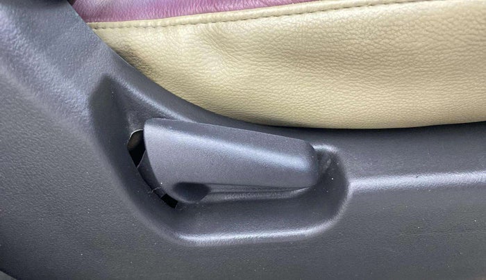 2014 Maruti Wagon R 1.0 VXI, Petrol, Manual, 77,196 km, Driver Side Adjustment Panel