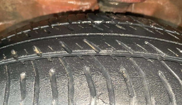 2014 Maruti Wagon R 1.0 VXI, Petrol, Manual, 77,196 km, Left Front Tyre Tread