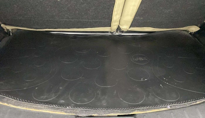 2014 Maruti Wagon R 1.0 VXI, Petrol, Manual, 77,196 km, Boot Inside