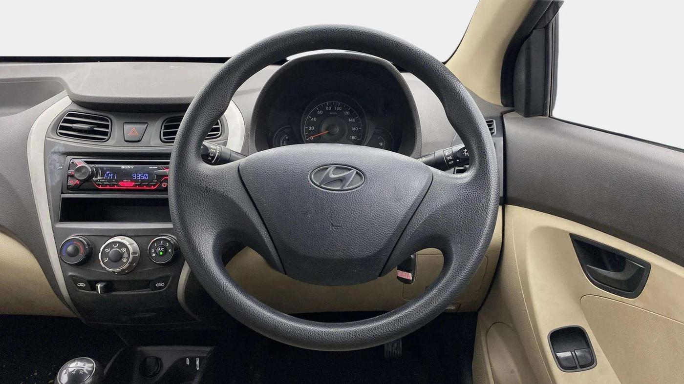 2018 Hyundai Eon ERA +, Petrol, Manual, 50,166 km, Steering Wheel Close Up