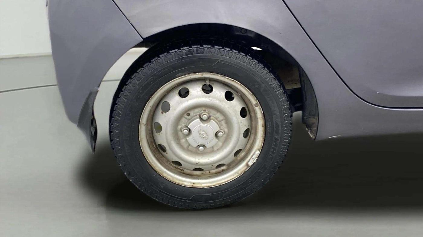 2018 Hyundai Eon ERA +, Petrol, Manual, 50,166 km, Right Rear Wheel