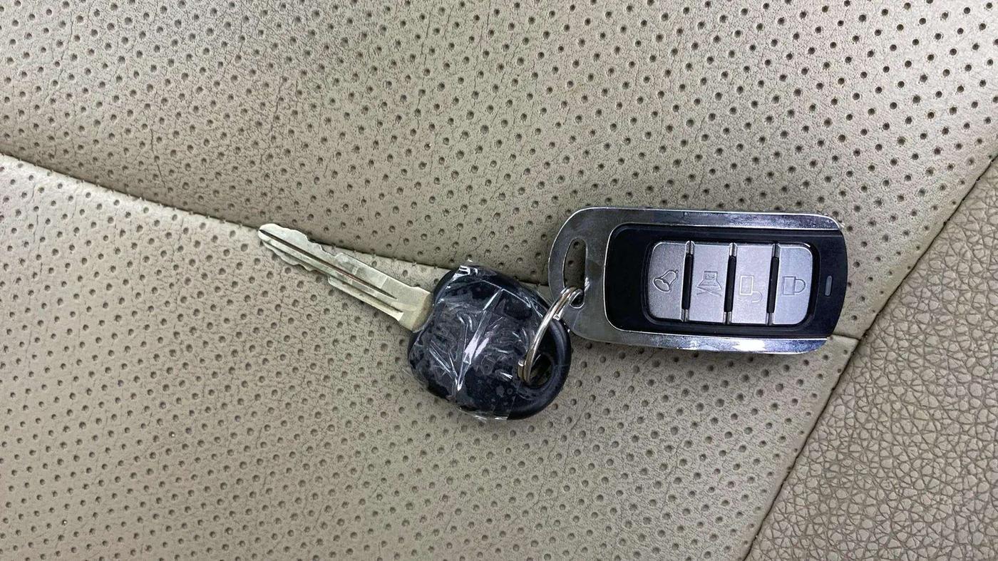 2018 Hyundai Eon ERA +, Petrol, Manual, 50,166 km, Key Close Up