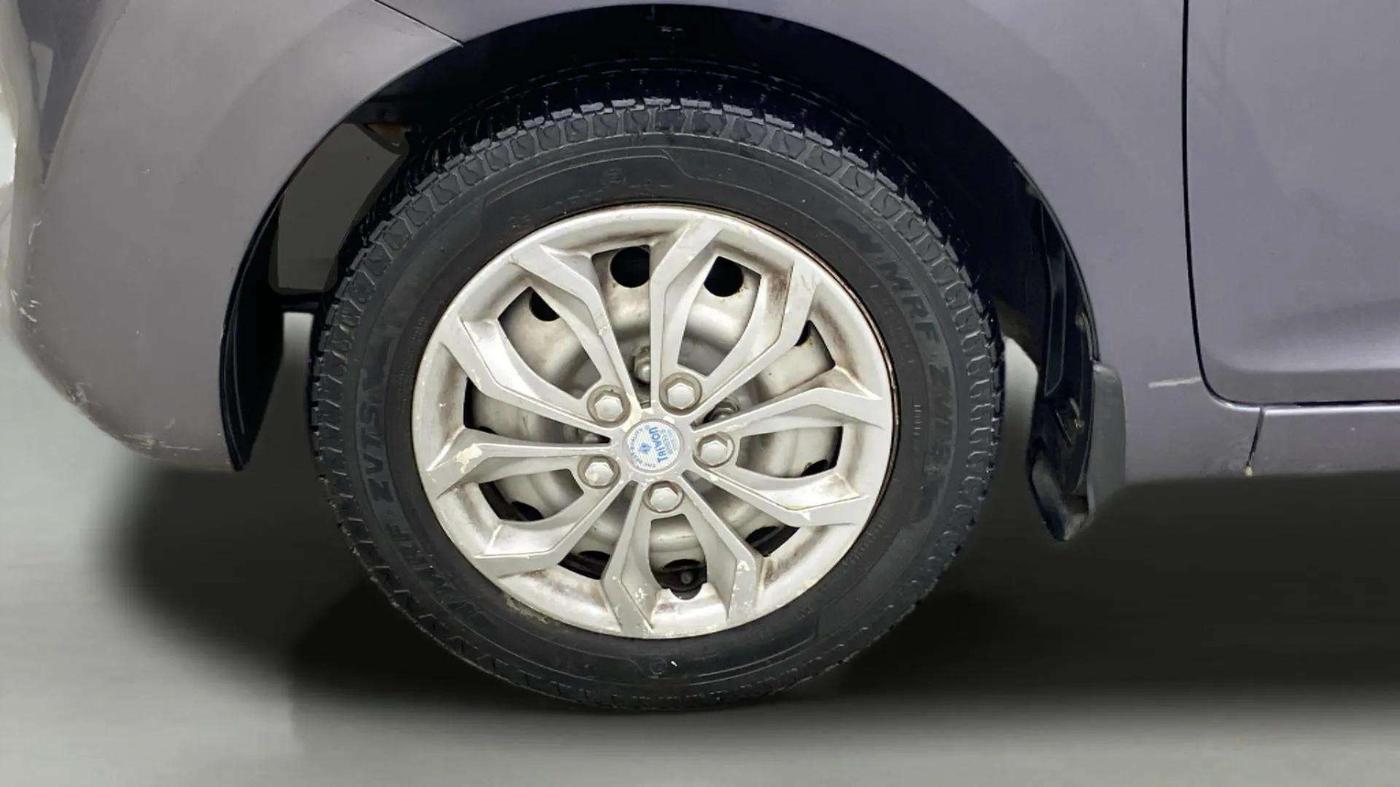 2018 Hyundai Eon ERA +, Petrol, Manual, 50,166 km, Left Front Wheel