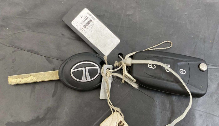 2021 Tata Tiago XZ PLUS PETROL, Petrol, Manual, 17,170 km, Key Close Up