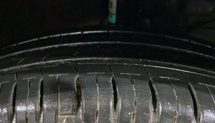 2017 Maruti Dzire VXI AMT, Petrol, Automatic, 76,803 km, Right Front Tyre Tread