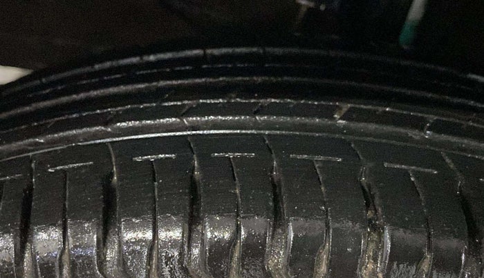 2017 Maruti Dzire VXI AMT, Petrol, Automatic, 76,803 km, Left Front Tyre Tread