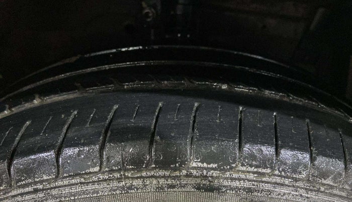 2016 Maruti Ciaz VXI, Petrol, Manual, 23,842 km, Right Front Tyre Tread