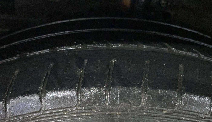 2016 Maruti Ciaz VXI, Petrol, Manual, 23,842 km, Left Front Tyre Tread