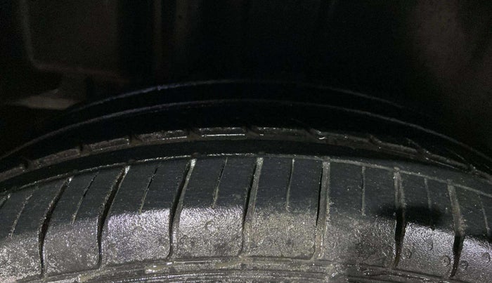 2016 Maruti Ciaz VXI, Petrol, Manual, 23,842 km, Right Rear Tyre Tread