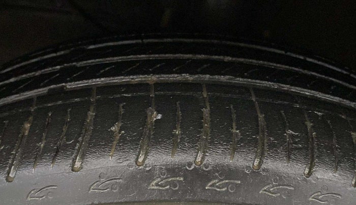2017 Maruti Baleno DELTA CVT PETROL 1.2, Petrol, Automatic, 80,863 km, Left Front Tyre Tread