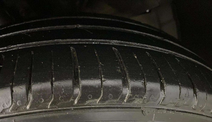 2017 Maruti Baleno DELTA CVT PETROL 1.2, Petrol, Automatic, 80,863 km, Right Front Tyre Tread
