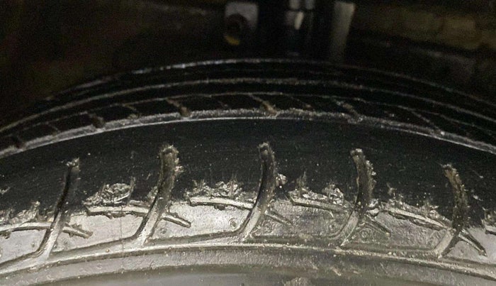 2014 Maruti Ertiga VXI, Petrol, Manual, 53,225 km, Right Front Tyre Tread