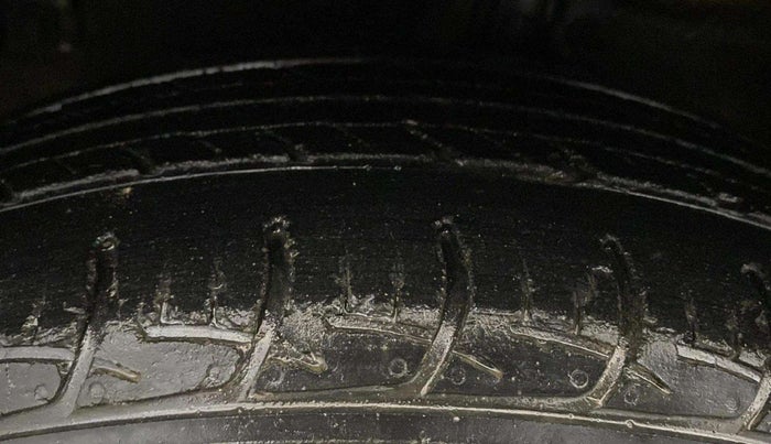 2014 Maruti Ertiga VXI, Petrol, Manual, 53,225 km, Left Front Tyre Tread