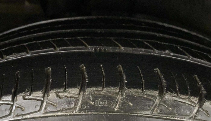 2014 Maruti Ertiga VXI, Petrol, Manual, 53,225 km, Right Rear Tyre Tread