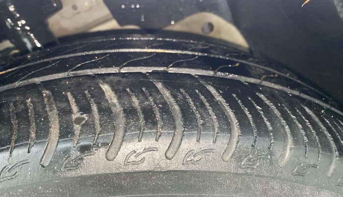 2019 Ford New Figo TITANIUM 1.2 PETROL MT, Petrol, Manual, 38,295 km, Right Front Tyre Tread