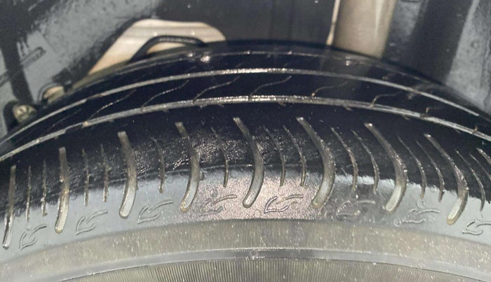 2019 Ford New Figo TITANIUM 1.2 PETROL MT, Petrol, Manual, 38,295 km, Left Rear Tyre Tread