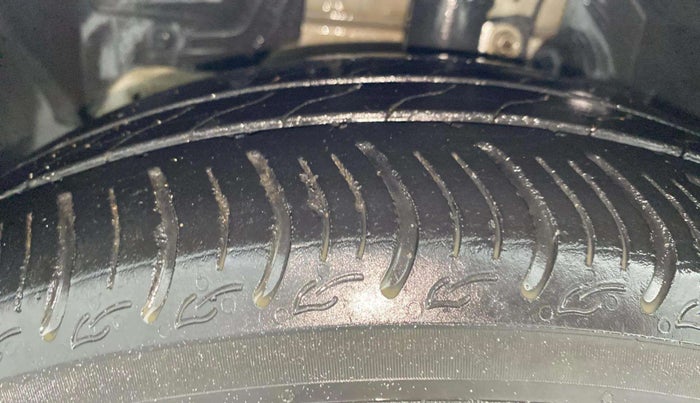 2019 Ford New Figo TITANIUM 1.2 PETROL MT, Petrol, Manual, 38,295 km, Left Front Tyre Tread