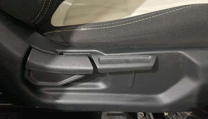2022 Hyundai VENUE SX 1.2 PETROL, Petrol, Manual, 26,560 km, Driver Side Adjustment Panel